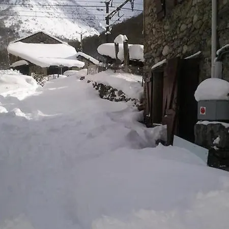 Hosting Maison La Place Merens-les-Vals